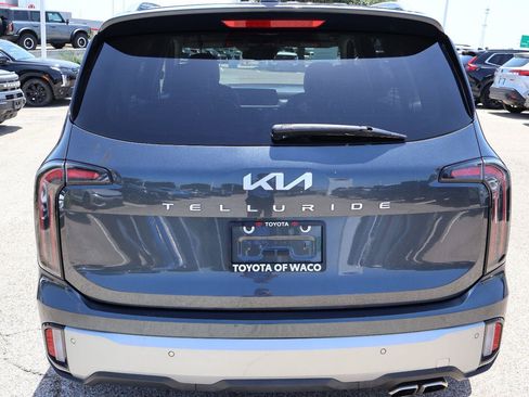 Used 2023 Kia Telluride EX w/ EX Captain's Chair Package FWD image 4
