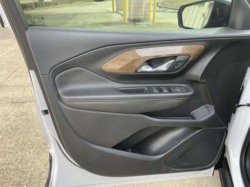 Used 2020 GMC Terrain SLE w/ Elevation Edition image 15