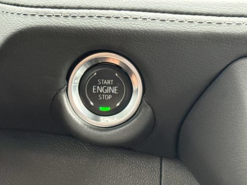 Used 2025 Chevrolet Suburban Z71 AWD/4WD image 28