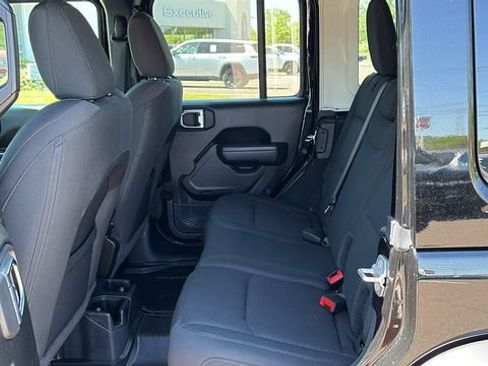 Used 2022 Jeep Wrangler Unlimited Sport w/ Sun And Sound Package AWD/4WD image 20