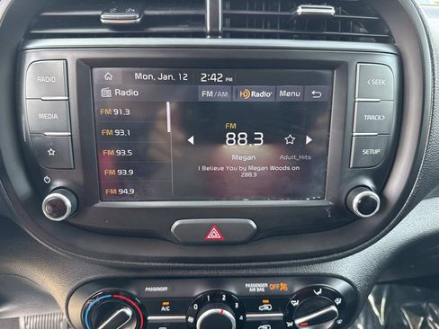 Used 2022 Kia Soul LX image 25