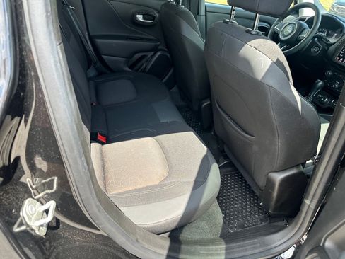 Used 2023 Jeep Renegade Latitude AWD/4WD image 22
