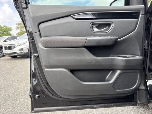 Used 2025 Honda Pilot Sport image 15