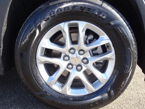 Used 2019 Chevrolet Traverse LT FWD image 27