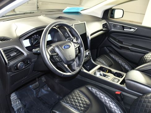 Used 2024 Ford Edge Titanium AWD/4WD image 2