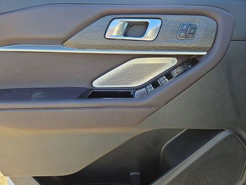 Certified 2025 Ford Explorer Platinum RWD image 15