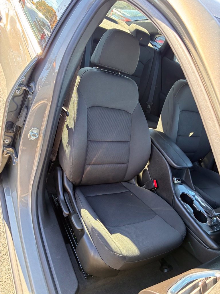 Used 2018 Chevrolet Malibu LT FWD image 19