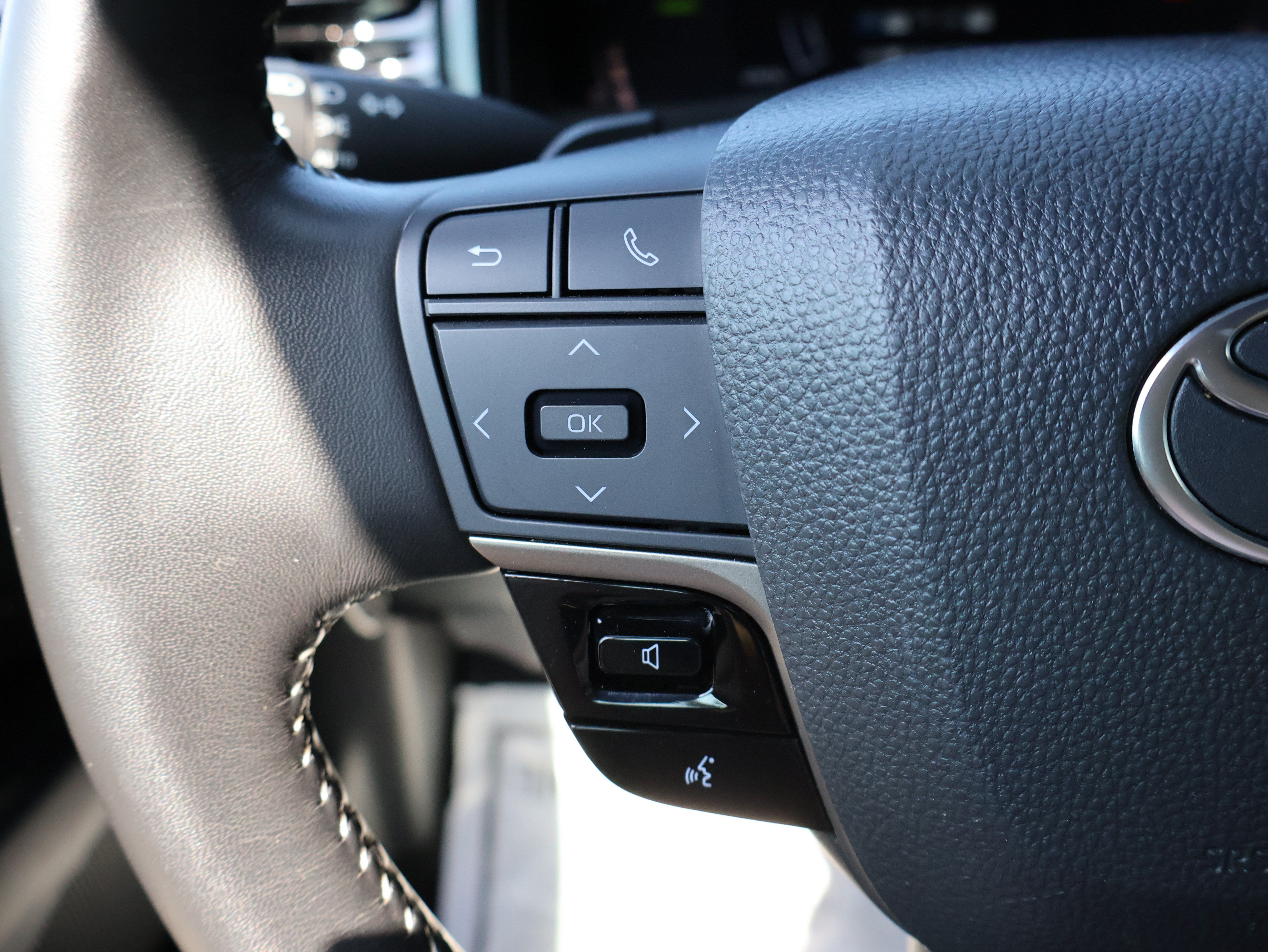 Used 2025 Toyota Camry SE FWD image 27