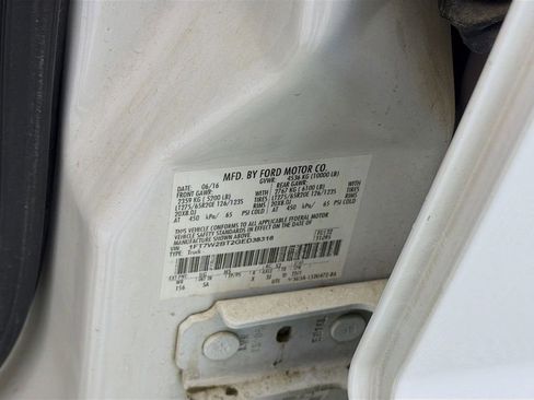 Used 2016 Ford F250 Lariat w/ Lariat Interior Package image 31