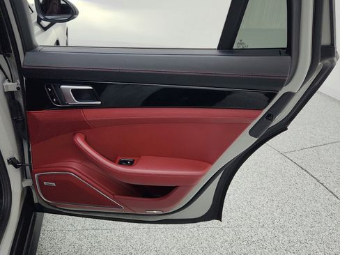 Used 2018 Porsche Panamera 4S image 30