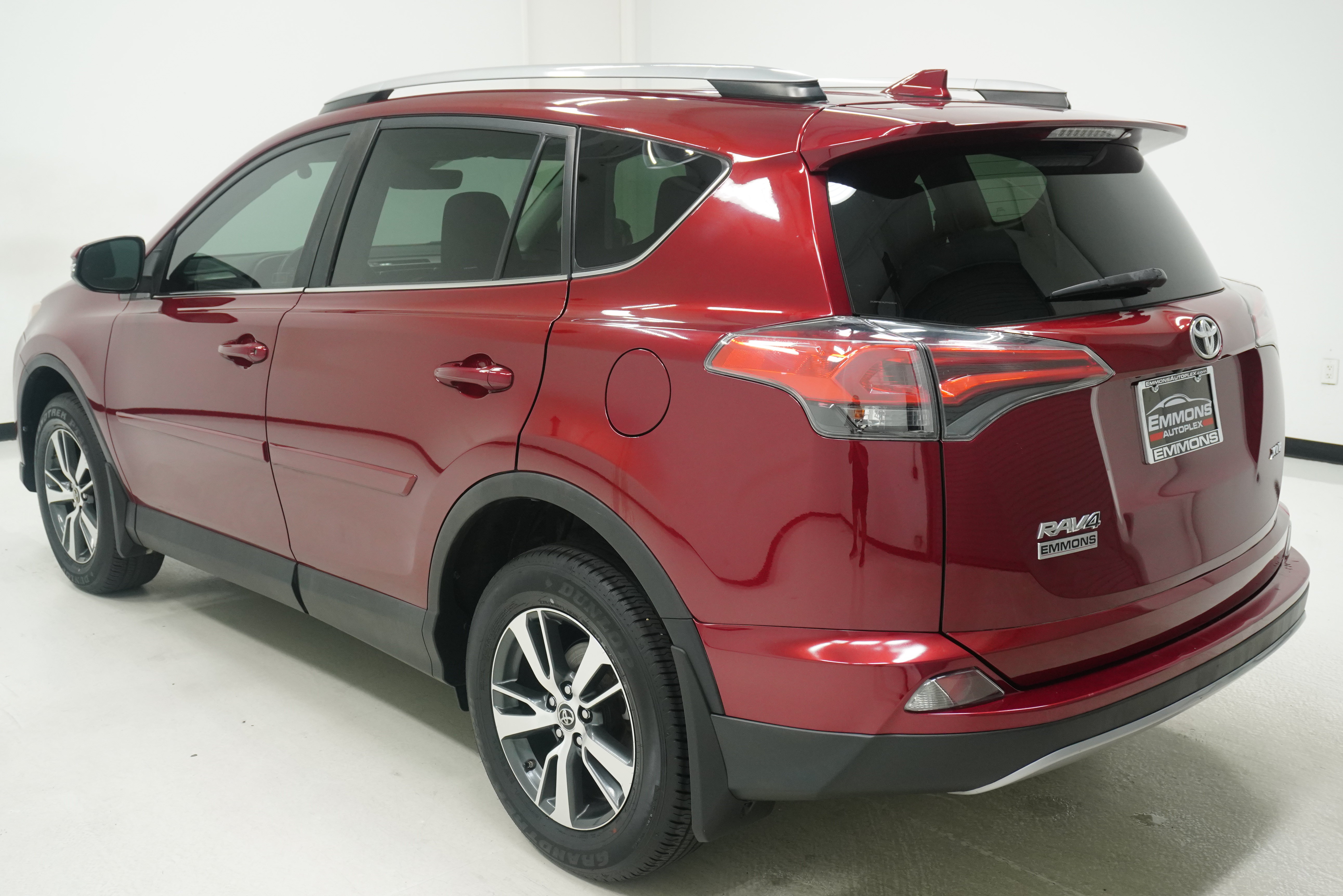 Used 2018 Toyota RAV4 XLE FWD image 6