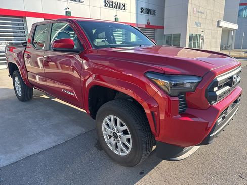 Certified 2025 Toyota Tacoma SR5 image 2