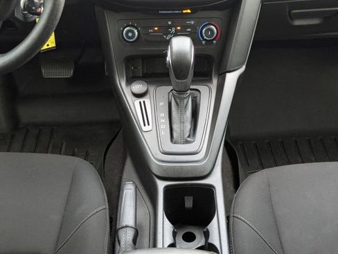 Used 2018 Ford Focus SE FWD image 22