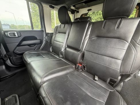 Used 2022 Jeep Wrangler Unlimited Sahara w/ Cold Weather Group AWD/4WD image 9
