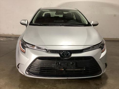 Certified 2025 Toyota Corolla LE image 18