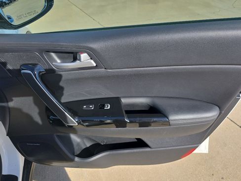 Used 2022 Kia Sportage EX w/ EX Technology Package image 15