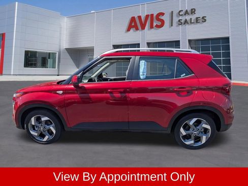 Used 2025 Hyundai Venue SEL FWD image 11
