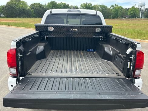 Used 2022 Toyota Tacoma SR AWD/4WD image 18