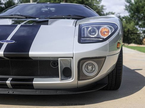 Used 2005 Ford GT RWD image 53