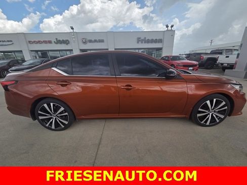 Used 2022 Nissan Altima 2.5 SR image 1