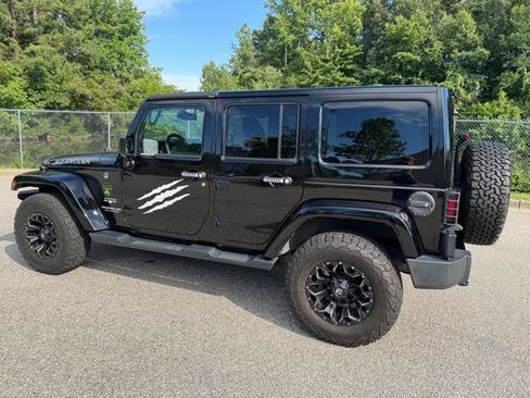 Used 2017 Jeep Wrangler Unlimited Sahara w/ Max Tow Package AWD/4WD image 6