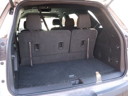 Used 2023 Chevrolet Traverse LT image 24