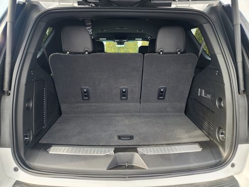 Used 2025 Chevrolet Tahoe High Country image 12
