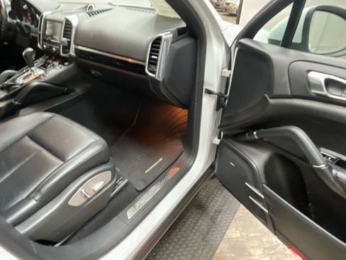 Used 2014 Porsche Cayenne AWD/4WD image 34