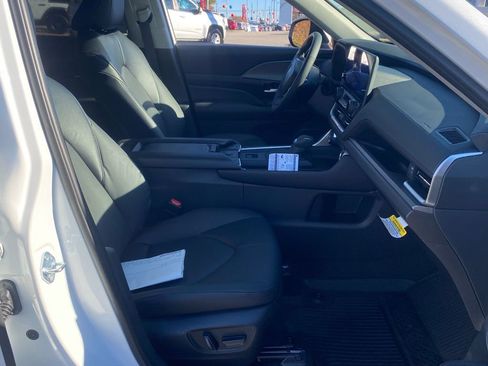 New 2026 Toyota Grand Highlander XLE image 17