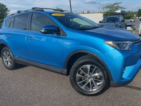 Certified 2018 Toyota RAV4 XLE AWD/4WD image 8