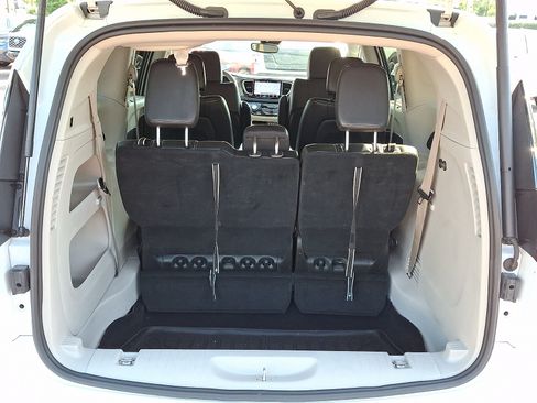 Used 2023 Chrysler Pacifica Touring-L FWD image 30