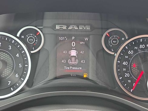 Used 2026 RAM 1500 4x4 Crew Cab image 22