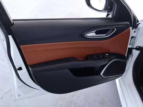 Used 2019 Alfa Romeo Giulia w/ Nero Edizione image 13