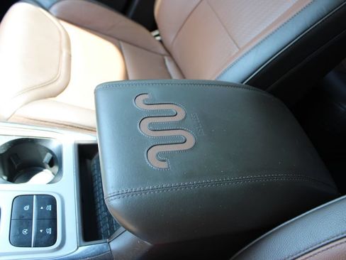 Used 2022 Ford Explorer King Ranch w/ Premium Technology Package RWD image 50