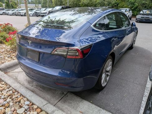 Used 2020 Tesla Model 3 Standard Range RWD image 2