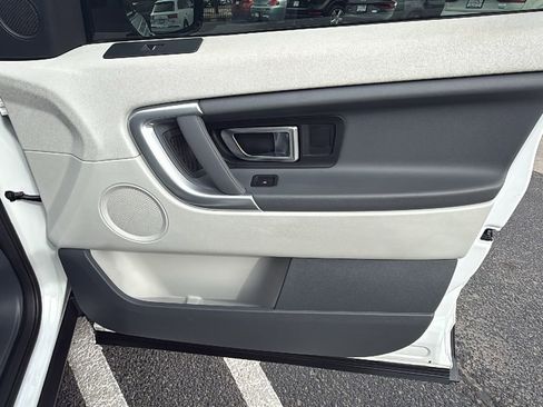 Used 2018 Land Rover Discovery Sport SE AWD/4WD image 18