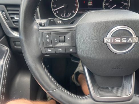 Used 2025 Nissan Rogue SV AWD/4WD image 15