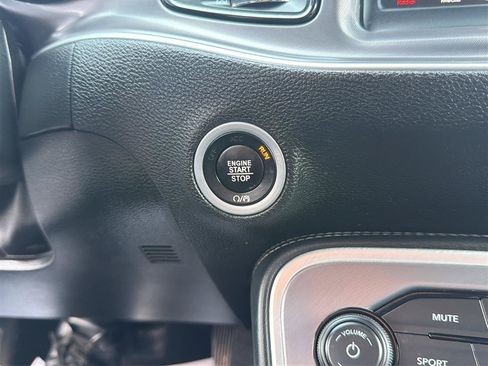Used 2022 Dodge Challenger SXT RWD image 21
