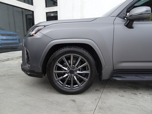 Used 2024 Lexus LX 600 F Sport image 9