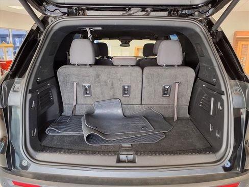 Used 2025 Chevrolet Traverse LT image 17