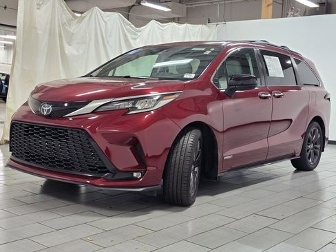 Used 2021 Toyota Sienna XSE image 13