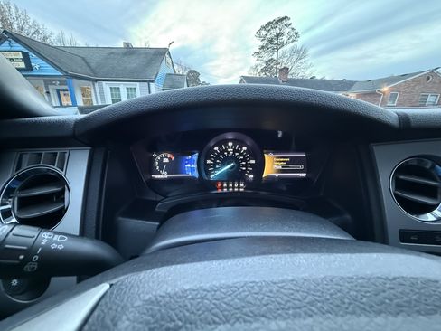 Used 2017 Ford Expedition Limited w/ Equipment Group 301A AWD/4WD image 27