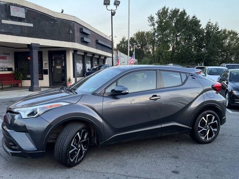 Used 2019 Toyota C-HR XLE image 13