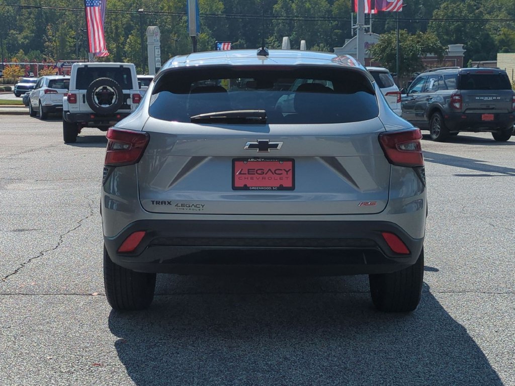Used 2025 Chevrolet Trax RS w/ Driver Confidence Package FWD image 4