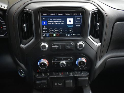 Used 2022 GMC Sierra 2500 AT4 image 26