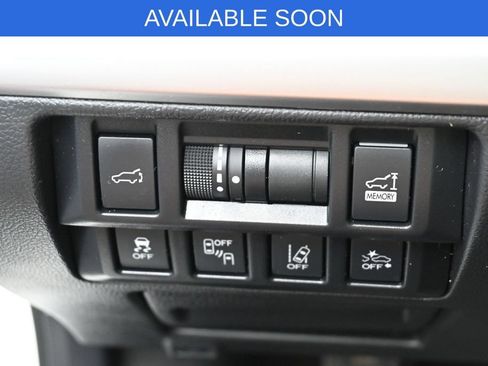 Used 2018 Subaru Outback 3.6R Touring AWD/4WD image 16