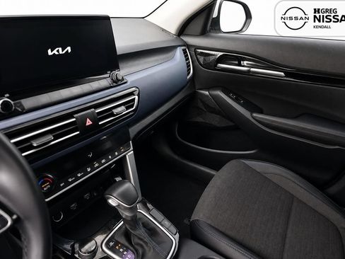 Used 2022 Kia Seltos S FWD image 11