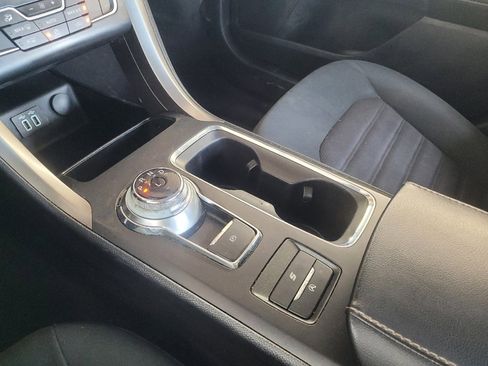 Used 2020 Ford Fusion SE FWD image 26