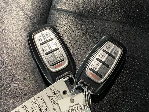 Used 2022 Chrysler Pacifica Touring-L w/ S Appearance Package image 27