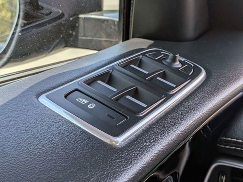 Used 2020 Jaguar F-PACE R-Sport image 31